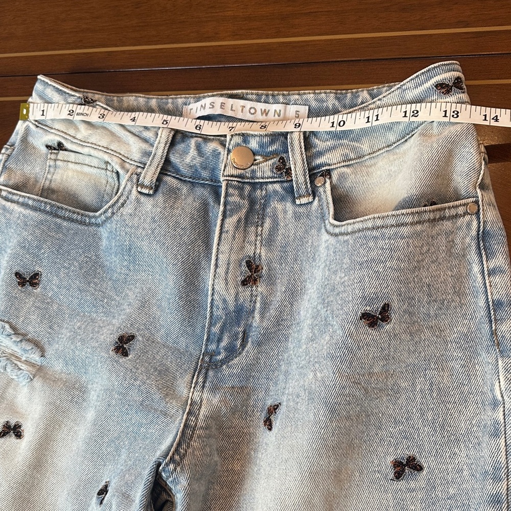 Light Wash Butterfly Embroidered Distressed Jeans - Picture 3 of 13